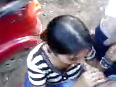 North Indian Girl giving blowjob to her favourate friends in Outdoor